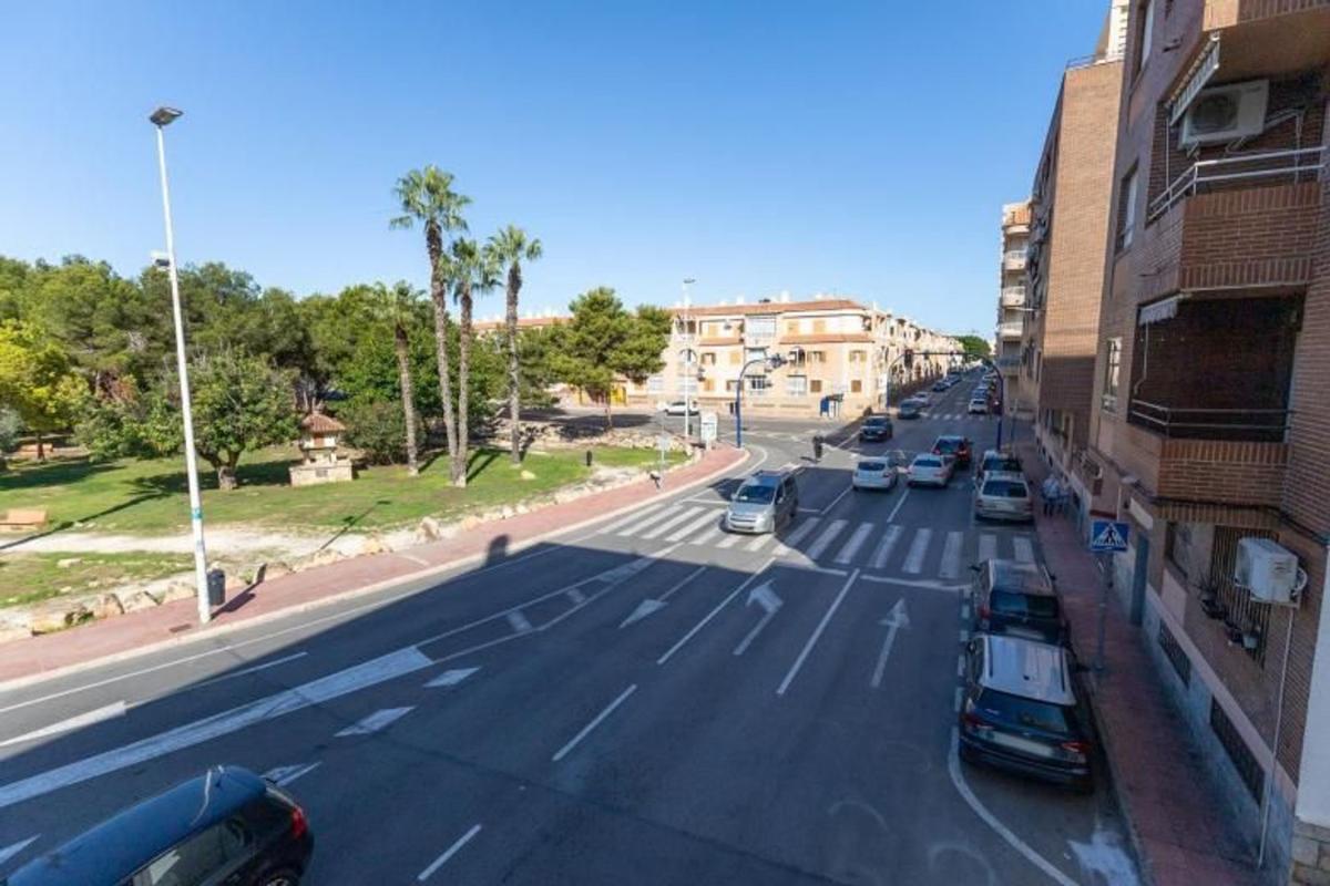 Sprzedaż mieszkania w Piso en Calle Urbano Arregui, Playa de los Náufragos, Torrevieja, Torrevieja
photo 3