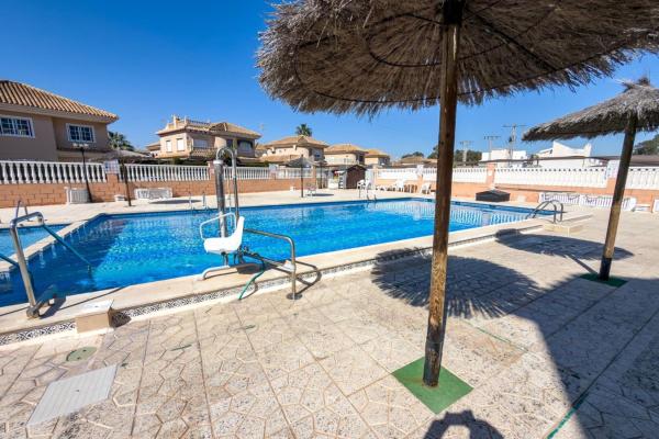 Casa o chalet independiente en Calle Monte Pelado, Los Balcones - Los Altos del Edén, Torrevieja thumbnail 2