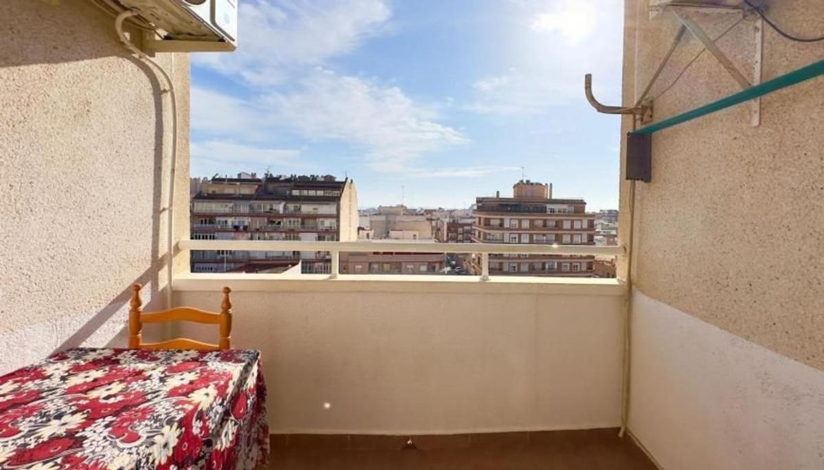 Venta de piso en Piso en Calle San Emigdio, El Molino, Torrevieja, Torrevieja
photo 3