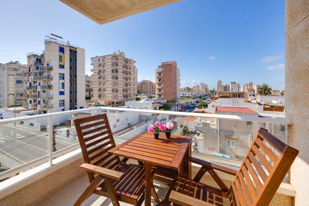 Venta de piso en Piso en Calle Ramon Freixa, 3, Nueva Torrevieja, Torrevieja, Torrevieja
photo 1