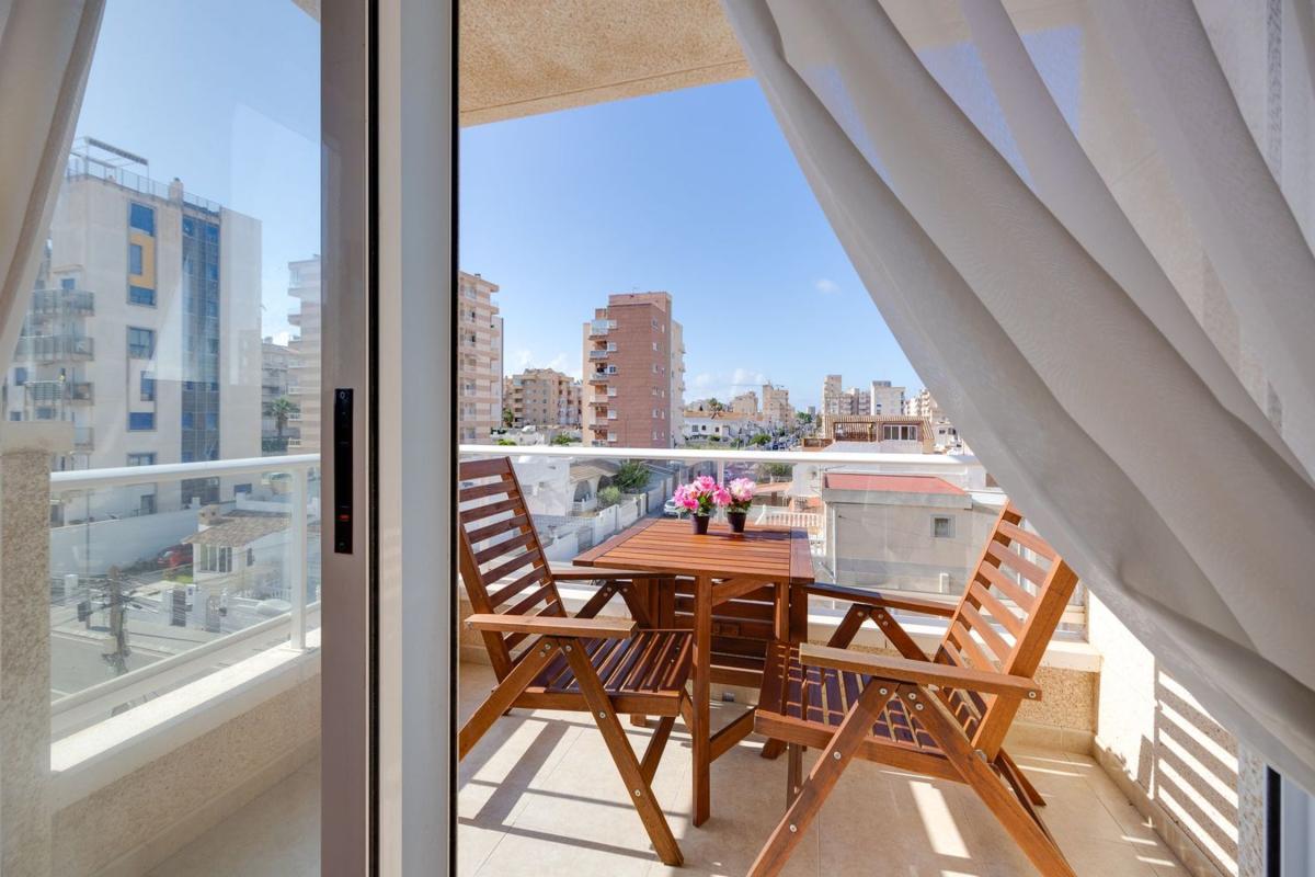 Venta de piso en Piso en Calle Ramon Freixa, 3, Nueva Torrevieja, Torrevieja, Torrevieja
photo 5