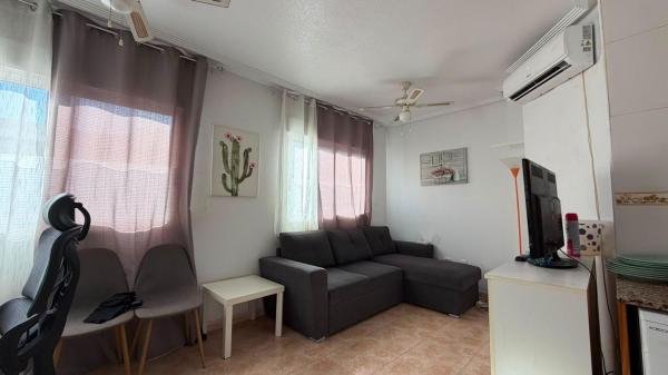 Sale of flat in Piso en Calle del Huerto, Parque de las Naciones, Torrevieja, Torrevieja
 photo 1