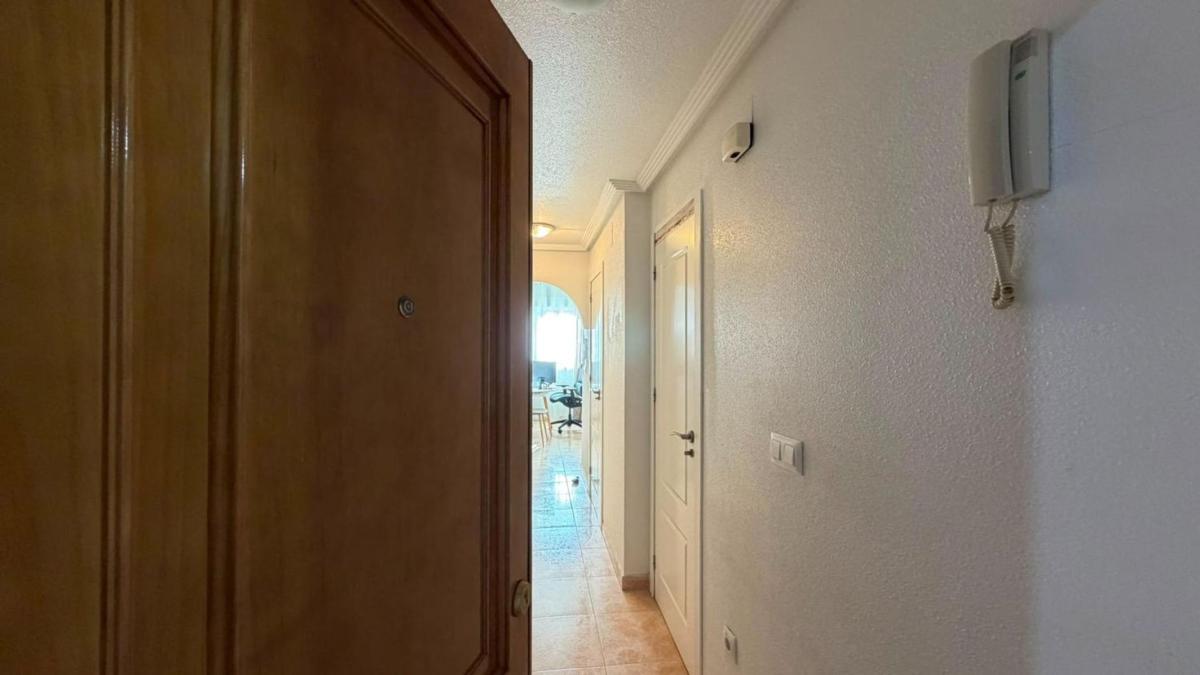 Venta de piso en Piso en Calle del Huerto, Parque de las Naciones, Torrevieja, Torrevieja
photo 3