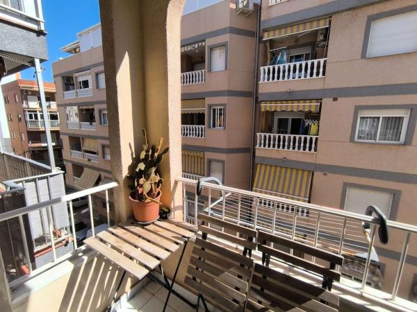 Sprzedaż mieszkania w Piso en Calle Monteagudo, El Acequión, Torrevieja, Torrevieja
thumbnail 1