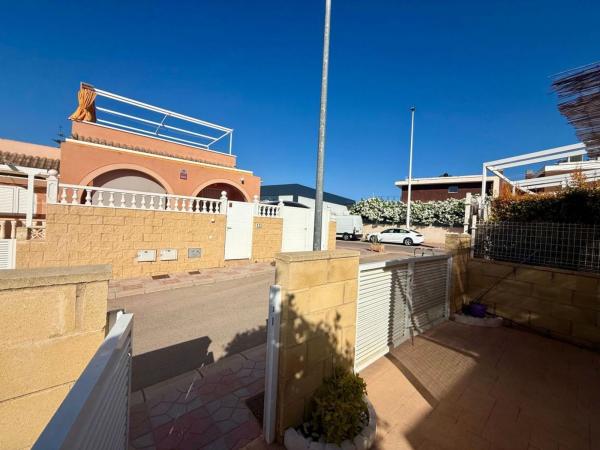 Chalet wolnostojący na sprzedaż w Casa o chalet en Calle de Creta, Monte y Mar, Gran Alacant, Gran Alacant thumbnail 2