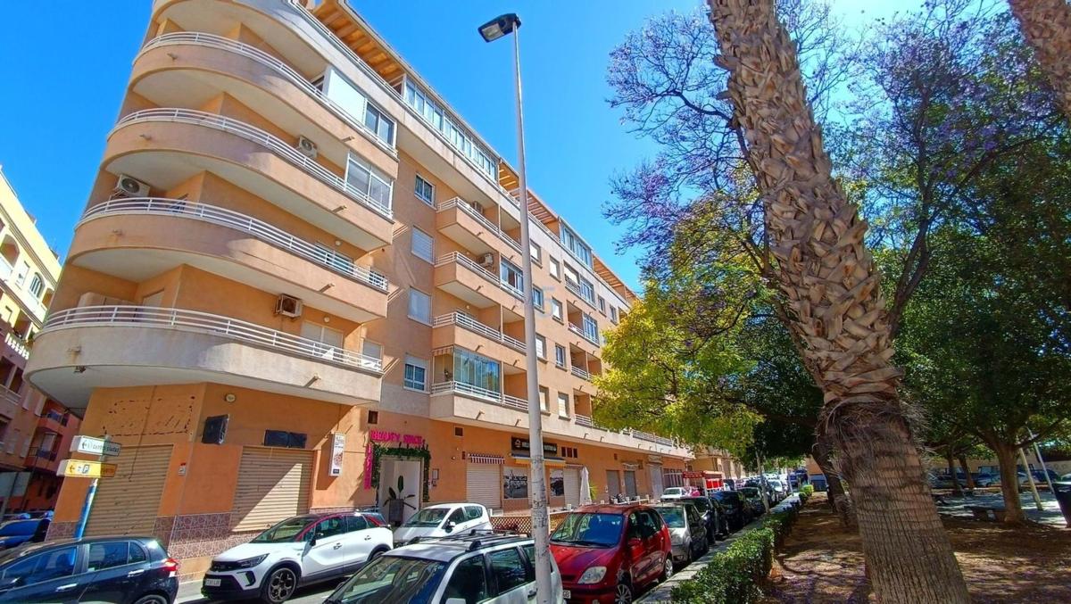 Venta de piso en Piso en Antonio Machado, Torrevieja, Torrevieja
photo 1
