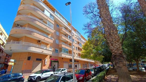 Venta de piso en Piso en Antonio Machado, Torrevieja, Torrevieja
 photo 1