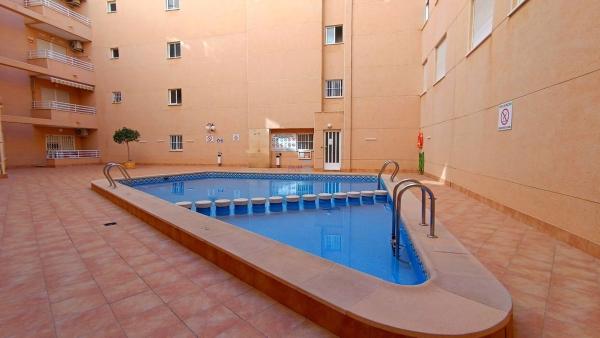Venta de piso en Piso en Antonio Machado, Torrevieja, Torrevieja
 photo 2