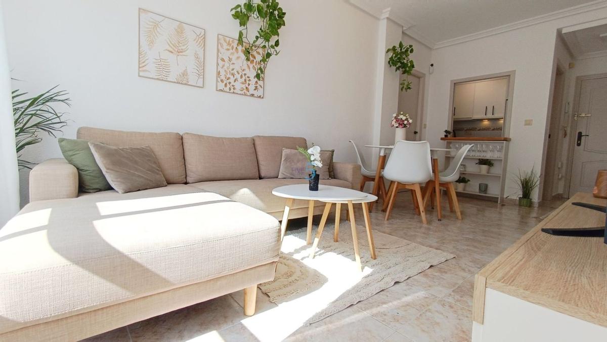 Venta de piso en Piso en Antonio Machado, Torrevieja, Torrevieja
photo 3