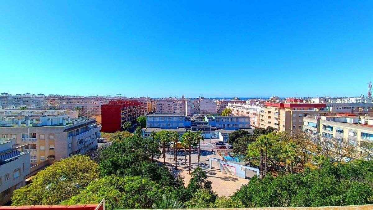 Venta de piso en Piso en Antonio Machado, Torrevieja, Torrevieja
photo 4