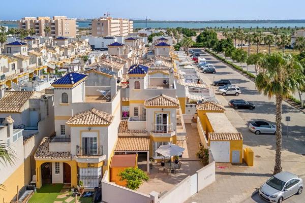 Chalet pareado en Avenida l'Herba Bona, 32, Urbanizaciones, Guardamar del Segura thumbnail 1