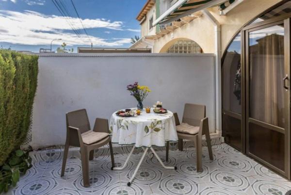 Chalet adosado en Calle Pablo Picasso, La Siesta - El Salado - Torreta, Torrevieja photo 3