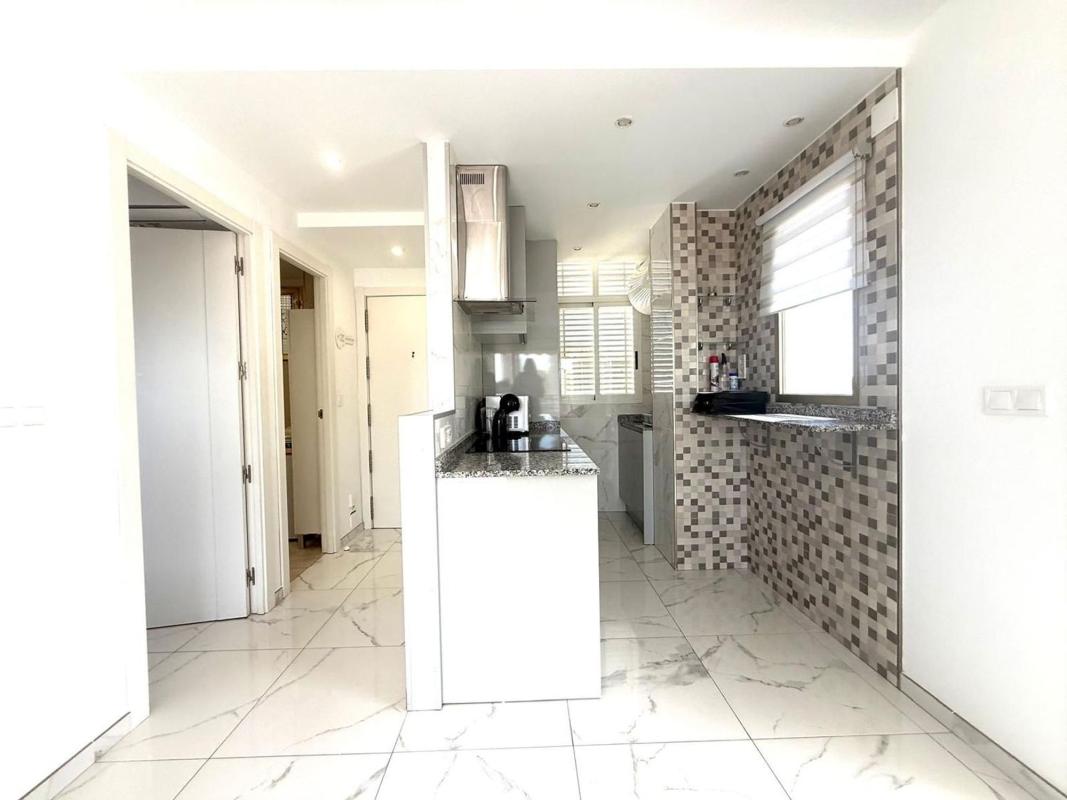 Venta de piso en Piso en Avenida de Roma, Zona Sierra Helada, Benidorm, Benidorm
photo 5