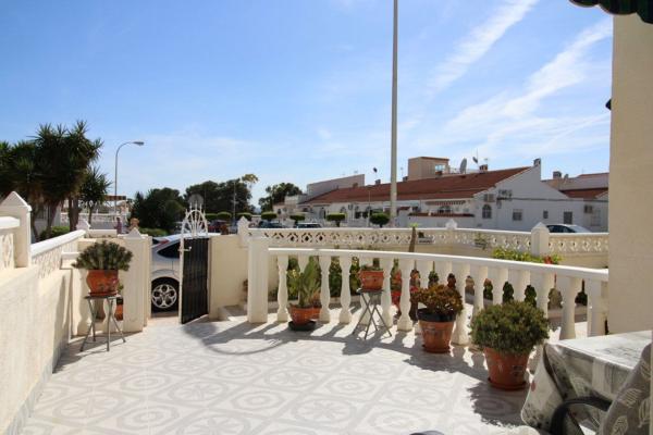 Chalet adosado en Rodrigo, La Siesta - El Salado - Torreta, Torrevieja thumbnail 1