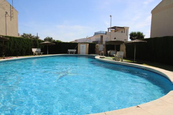 Chalet adosado en Rodrigo, La Siesta - El Salado - Torreta, Torrevieja thumbnail 2
