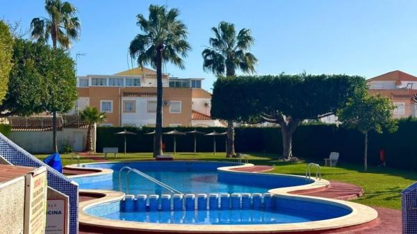 Sprzedaż mieszkania w Piso en Calle Río Tajo, La Siesta - El Salado - Torreta, Torrevieja, Torrevieja
photo 1