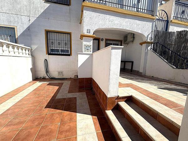 Chalet adosado en Calle Francisco Diez Martinez, La Siesta - El Salado - Torreta, Torrevieja photo 2