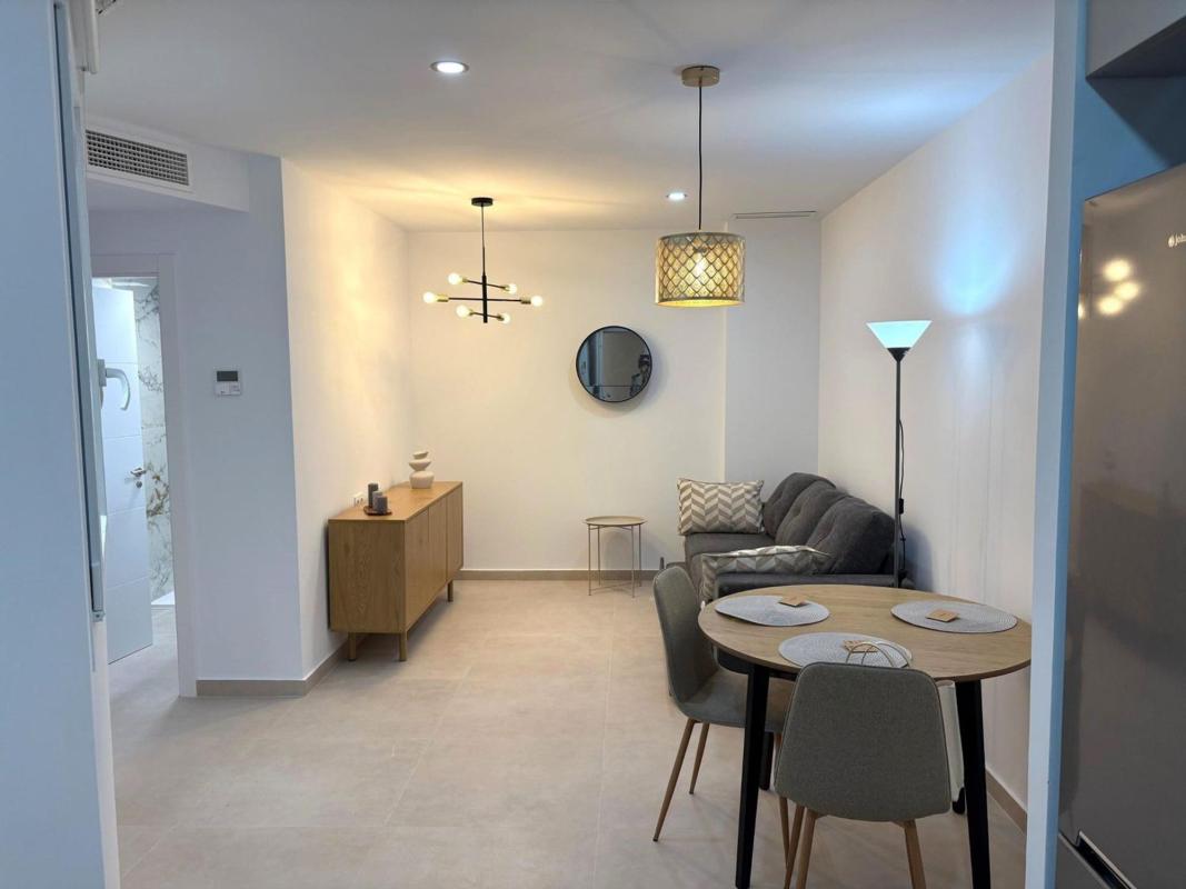 Продажа квартиры на Piso en Calle Caballero de Rodas, Centro - Muelle Pesquero, Torrevieja, Торревьеха
photo 1