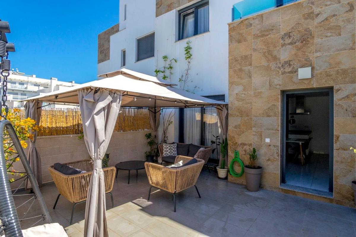 Sprzedaż niezależnego domku jednorodzinnego w  Casa o chalet en Villamartín, Orihuela, Orihuela photo 2