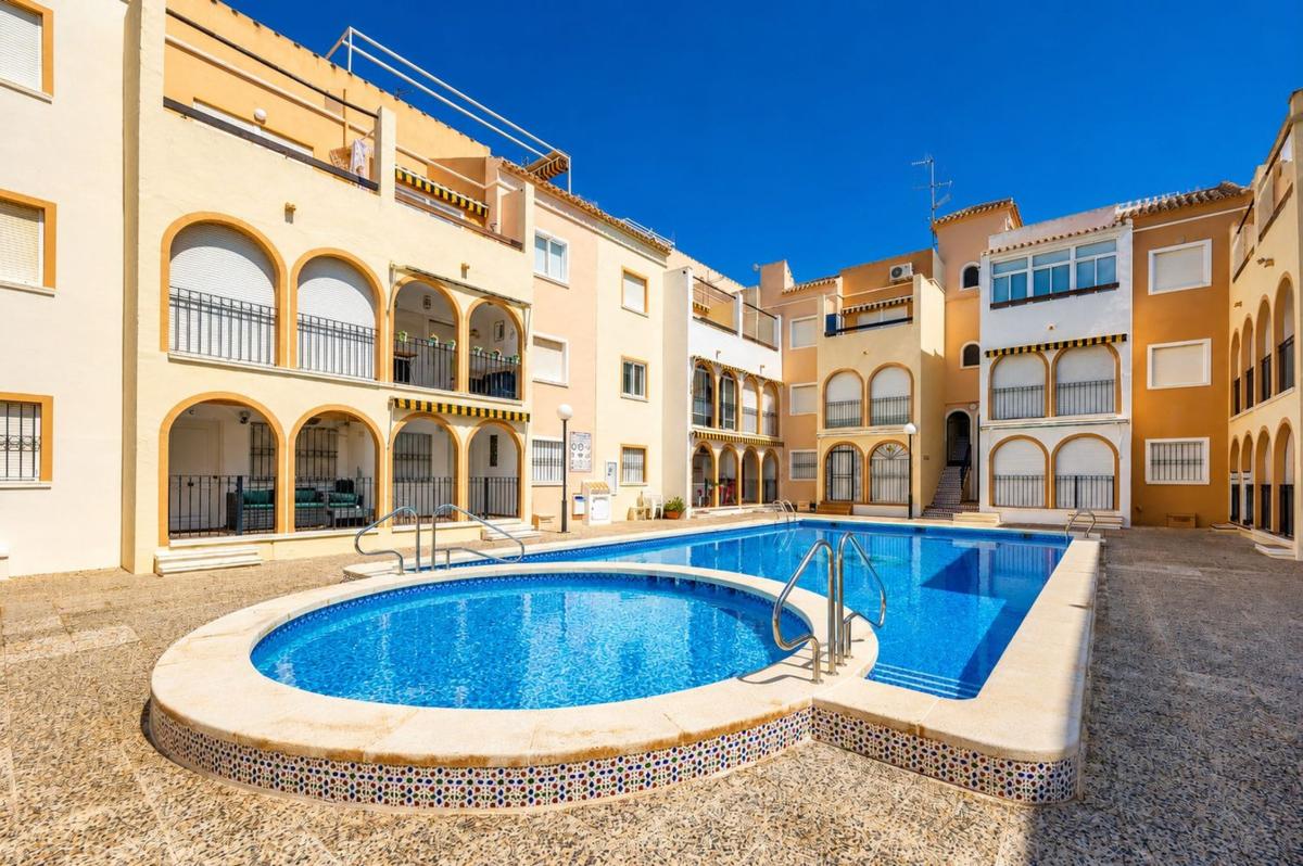 Sprzedaż mieszkania w Piso en Calle Urbano Arregui, 196, La Veleta, Torrevieja, Torrevieja
photo 1