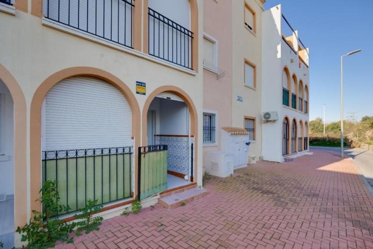 Sprzedaż mieszkania w Piso en Calle Mar Menor, La Veleta, Torrevieja, Torrevieja
 photo 2