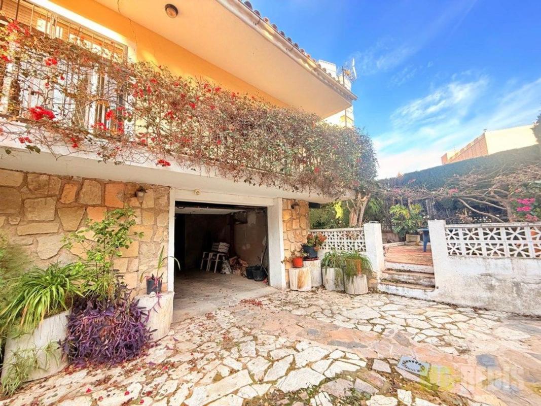 Properties for sale and rent in Spain photo 1