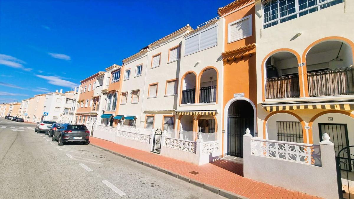 Sprzedaż mieszkania w Piso en Calle Ramon Rubial, La Veleta, Torrevieja, Torrevieja
 photo 2