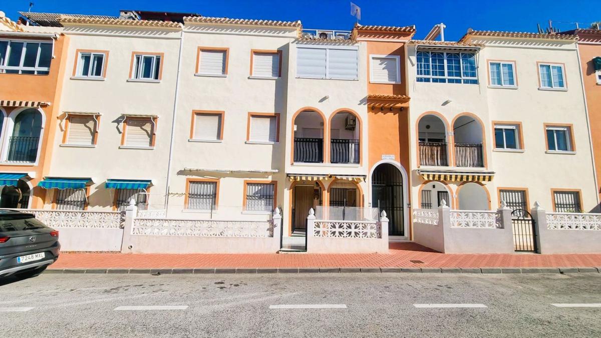 Sprzedaż mieszkania w Piso en Calle Ramon Rubial, La Veleta, Torrevieja, Torrevieja
 photo 3