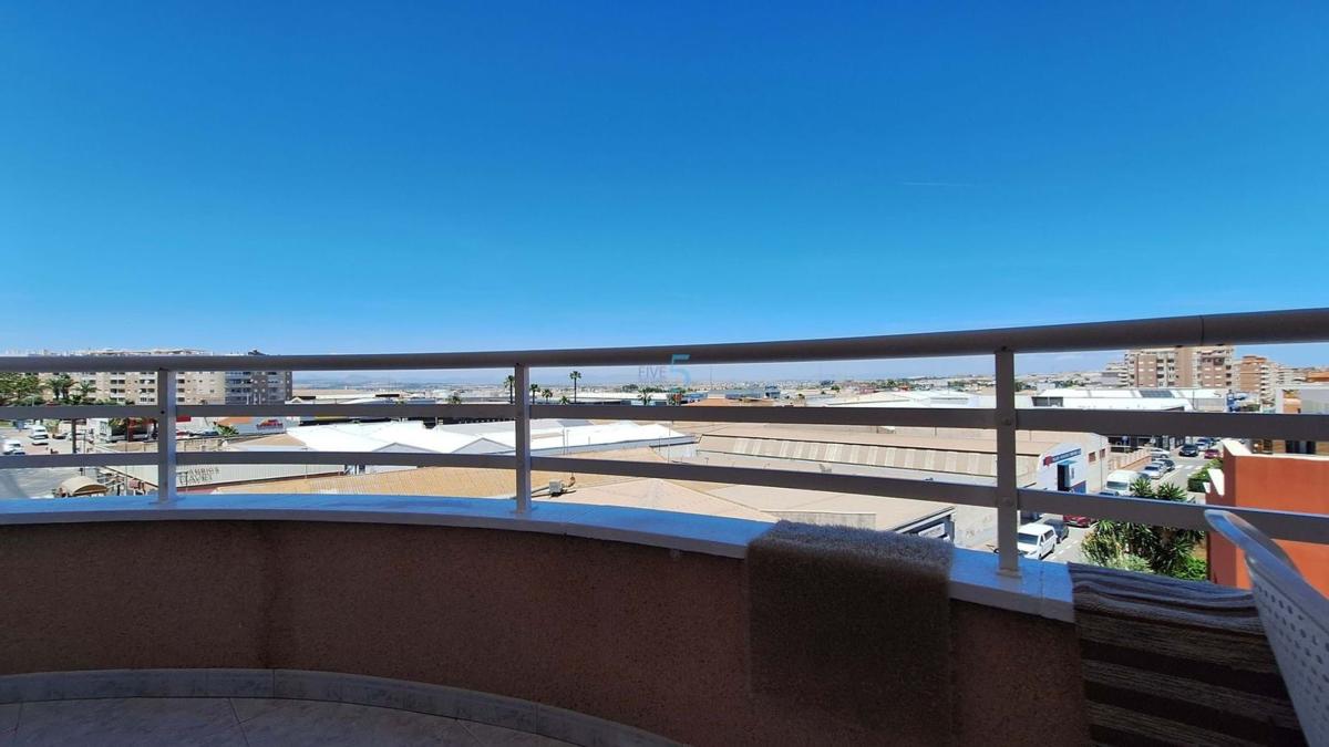 Venta de piso en Piso en Antonio Machado, Torrevieja, Torrevieja
photo 5