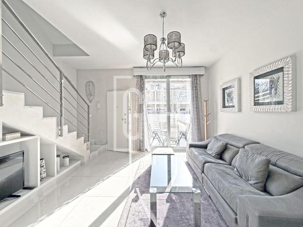 Chalet adosado en Calle Felip de Togores, 8, Urbanizaciones, Guardamar del Segura thumbnail 1