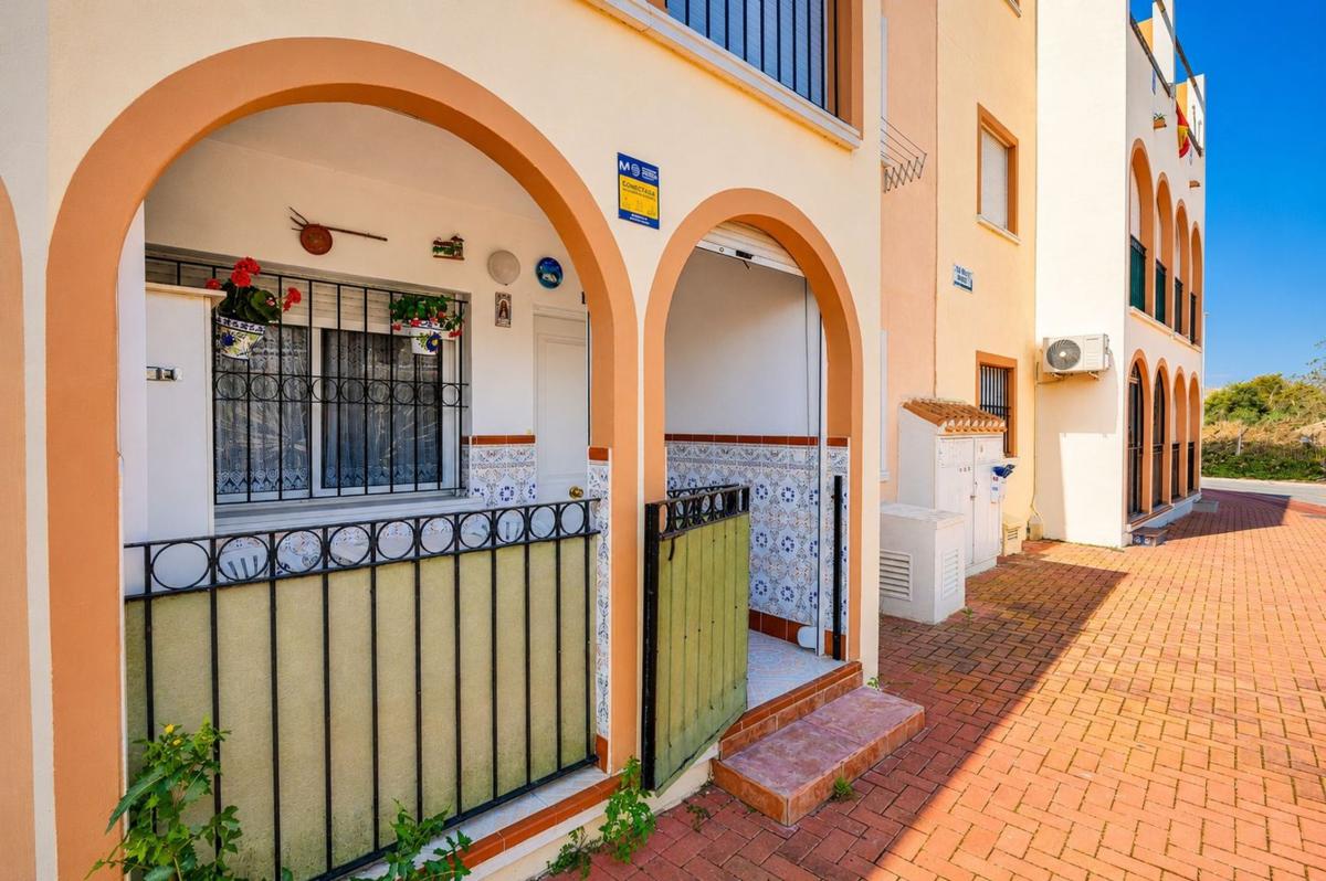 Sprzedaż mieszkania w Piso en Calle Mar Menor, 23, La Veleta, Torrevieja, Torrevieja
 photo 2