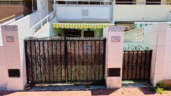 Sprzedaż mieszkania w Piso en Playa de los Náufragos, Torrevieja, Torrevieja
photo 1