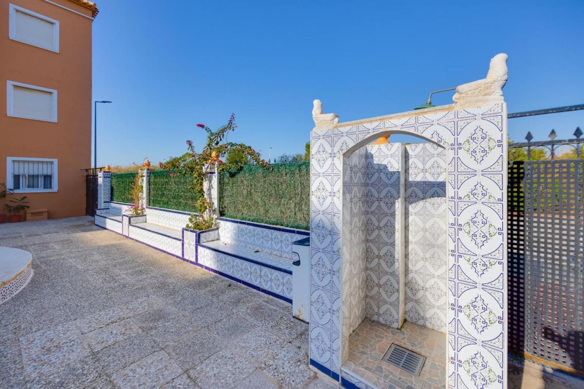 Sprzedaż mieszkania w Piso en Calle Mar Menor, Playa de los Náufragos, Torrevieja, Torrevieja
photo 5