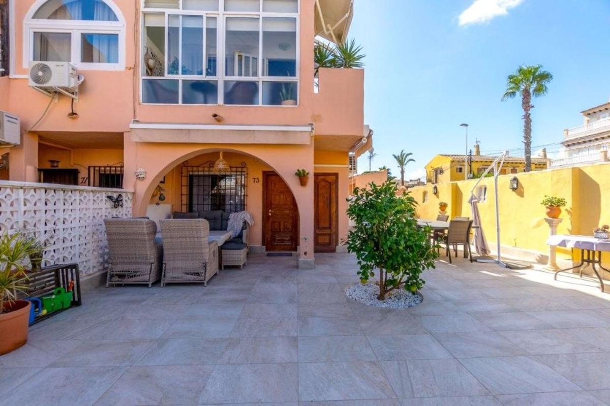 Venta de piso en Piso en Calle Gabriela Mistral, 24, Zona los Frutales, Torrevieja, Torrevieja
photo 2