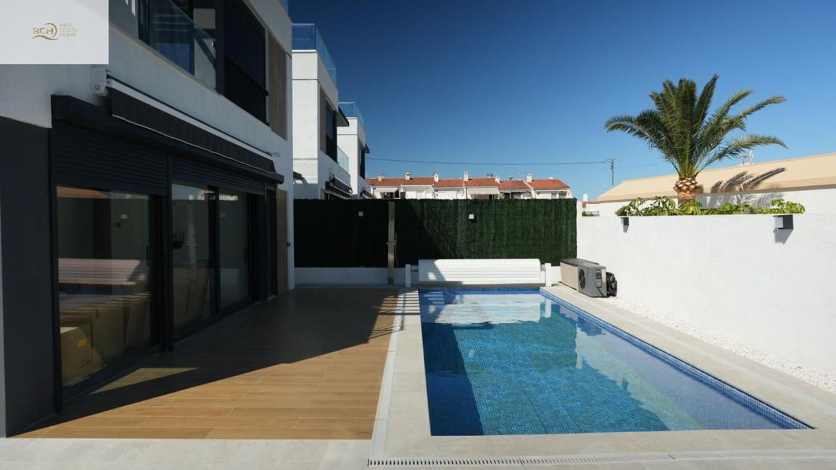Properties for sale and rent in Spain photo 2