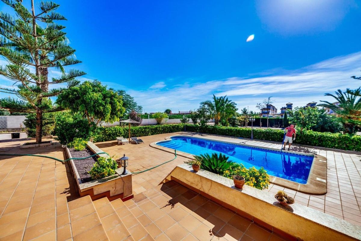 Properties for sale and rent in Spain photo 4