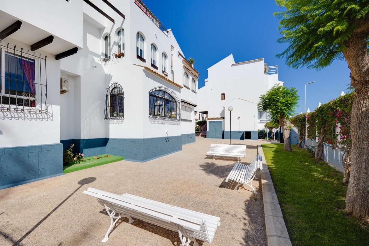 Sprzedaż mieszkania w Piso en Calle Mar Menor, Playa de los Náufragos, Torrevieja, Torrevieja
photo 4