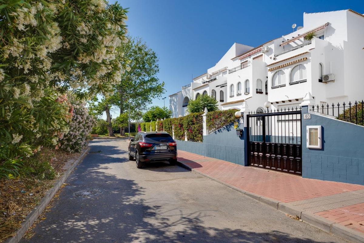 Sprzedaż mieszkania w Piso en Calle Mar Menor, Playa de los Náufragos, Torrevieja, Torrevieja
photo 3