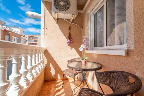 Venta de piso en Piso en Calle Joven Pura, 8, Antonio Machado, Torrevieja, Torrevieja
 photo 1