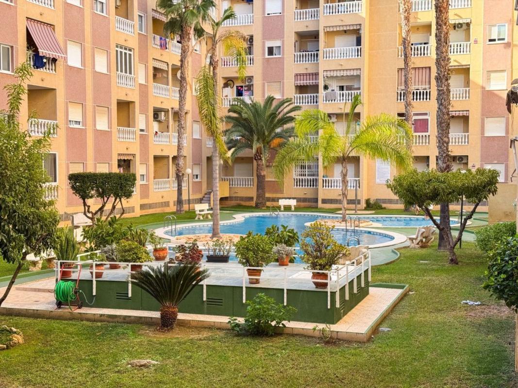 Sprzedaż mieszkania w Piso en Calle del Huerto, Parque de las Naciones, Torrevieja, Torrevieja
photo 1