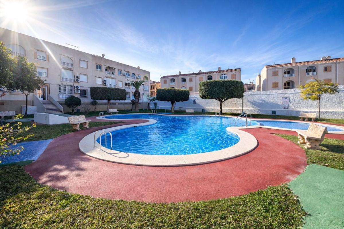 Sprzedaż mieszkania w Piso en Calle Santomera, El Acequión, Torrevieja, Torrevieja
photo 1