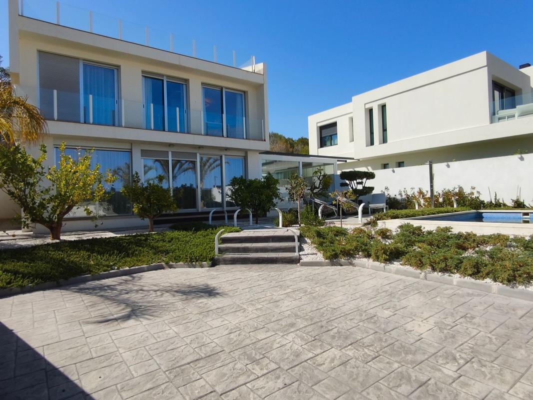 Properties for sale and rent in Spain photo 2