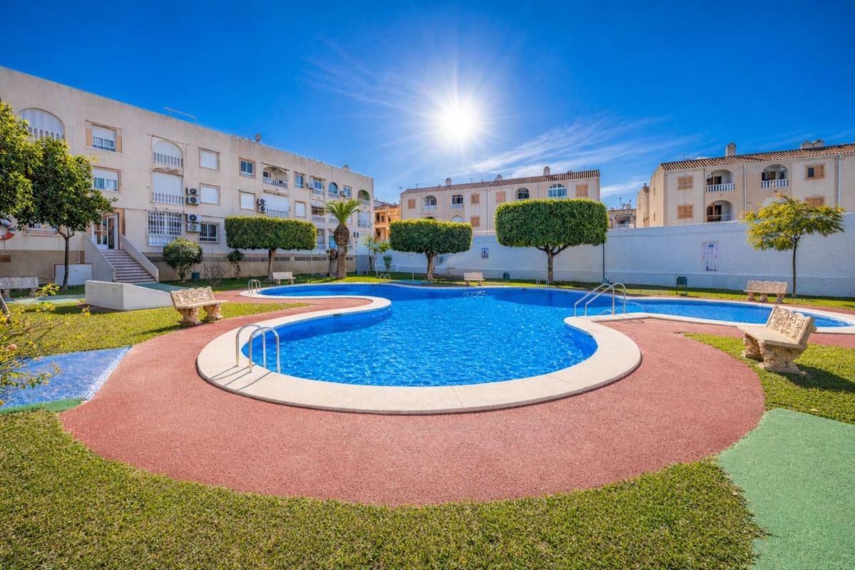 Sprzedaż mieszkania w Piso en Calle Santomera, El Acequión, Torrevieja, Torrevieja
photo 1