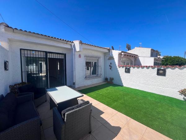 Independent chalet for sale in Casa o chalet en La Siesta - El Salado - Torreta, Torrevieja, Torrevieja
photo 1