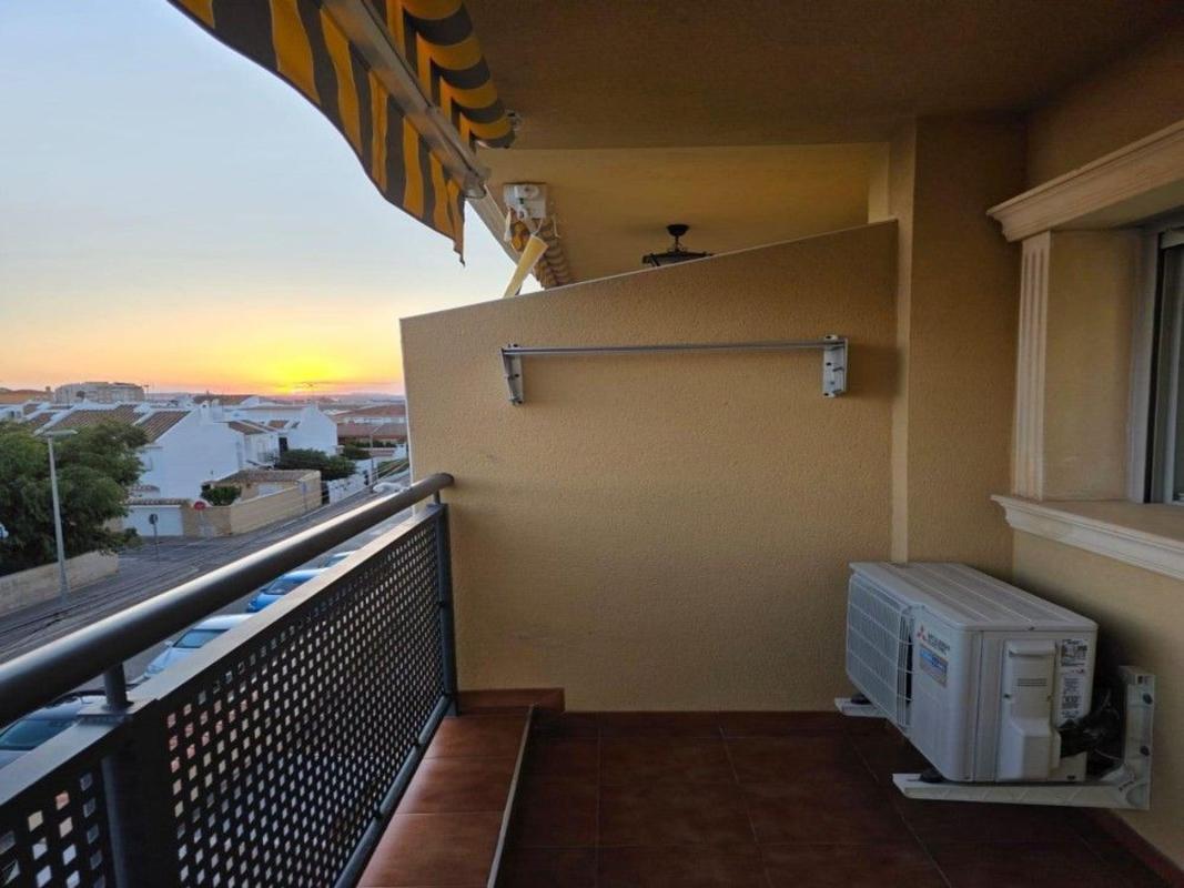 Venta de piso en Piso en Calle Matilde Peñaranda, Nueva Torrevieja, Torrevieja, Torrevieja
photo 2