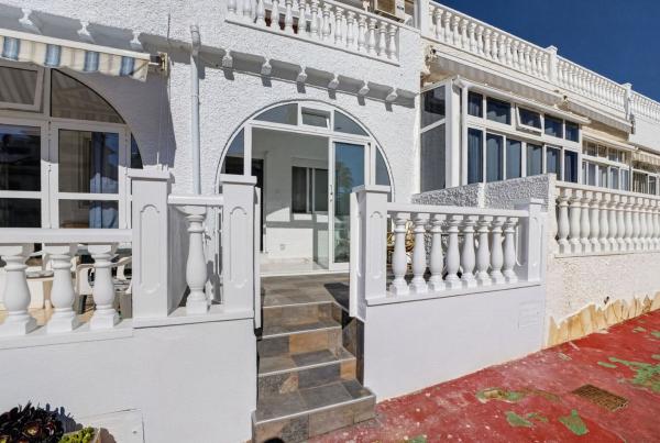 Chalet adosado en Calle Castellón s/n, Cabo Cervera, Torrevieja thumbnail 1