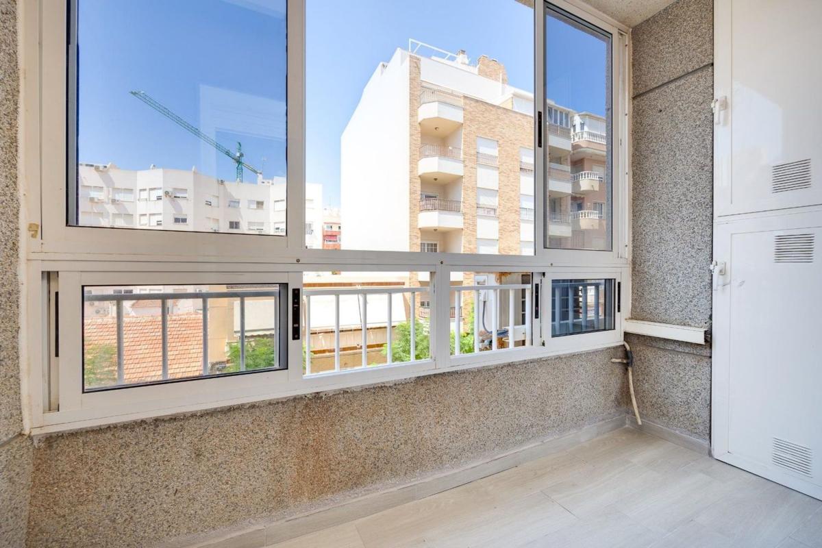 Sprzedaż mieszkania w Piso en Calle San Luis, El Molino, Torrevieja, Torrevieja
 photo 3