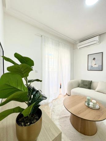 Продажа квартиры на Piso en Calle París, 4, Avenida Habaneras - Curva de Palangre, Torrevieja, Торревьеха
thumbnail 2