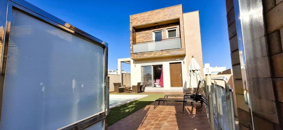 Properties for sale and rent in Spain photo 3