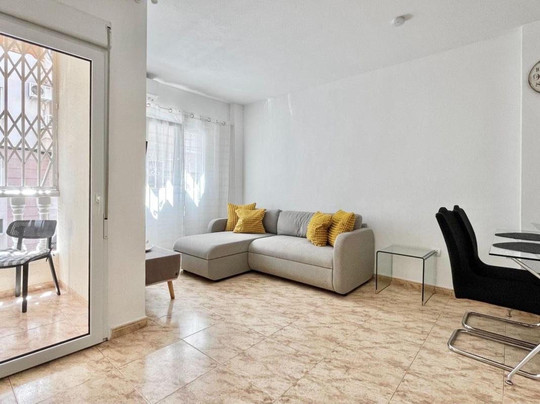 Venta de piso en Piso en Antonio Machado, Torrevieja, Torrevieja
photo 4